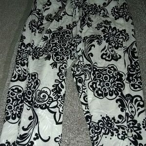Ladies linen capri pants